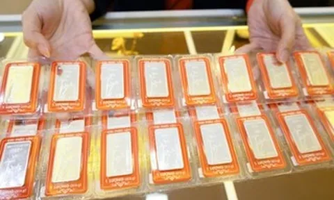 Giá bạc hôm nay 27-3: Người mua "bạc giấy" 120 triệu đồng/kg, lúc nhận chỉ còn 73 triệu đồng