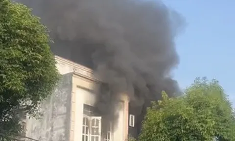 Cháy nhà 2 tầng ở TPHCM