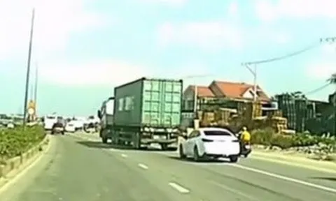 CSGT mời làm việc tài xế xe đầu kéo lạng lách trên đường Mỹ Phước – Tân Vạn