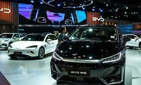 Giá dầu đắt đỏ khiến thế giới chao đảo, nhưng lại mở cánh cửa cho một hãng xe điện Trung Quốc xuất khẩu kỷ lục 1,5 triệu xe