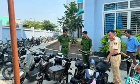 CSGT TPHCM kiểm tra trường học, phát hiện nhiều học sinh vi phạm