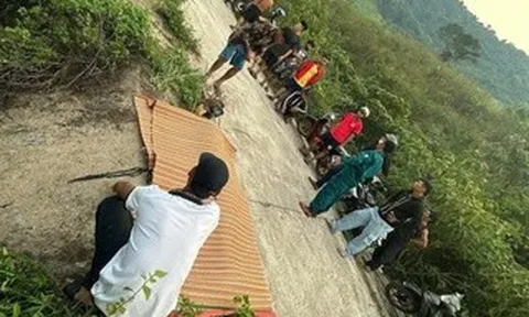 Xe máy lao xuống vực, vợ tử vong, chồng trọng thương