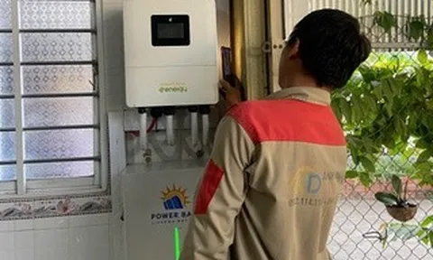 Lắp điện mặt trời kèm nhiều pin lưu trữ có giúp giảm tiền điện?