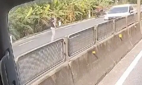 Tài xế dừng xe giữa quốc lộ cứu bé gái, CSGT lên tiếng