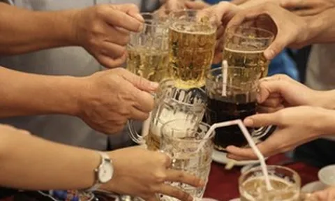 Ép người khác uống rượu, bia sẽ bị phạt 3 triệu đồng
