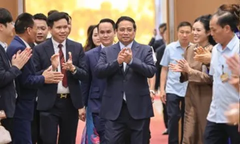 Thủ tướng: Chính phủ lắng nghe doanh nghiệp bằng sự chân thành, sẻ chia bằng trái tim