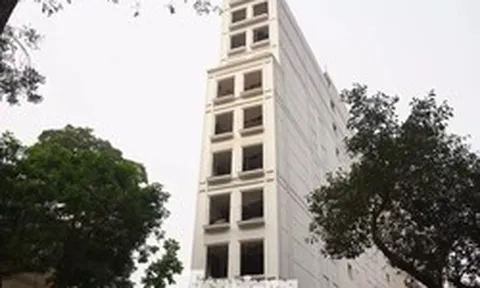 Tháo dỡ công trình khách sạn 9 tầng sát hồ Hoàn Kiếm