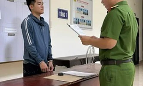 Thi hành lệnh bắt tạm giam Phan Gia Huy sinh năm 1998