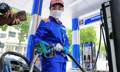 Giá xăng dầu tiếp tục giảm: RON95 hạ gần 3.000, diesel hạ gần 10.000 đồng/lít