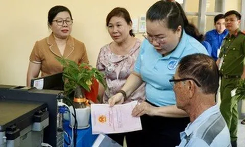 Xã Tân Nhựt, TPHCM: Đưa dịch vụ công về tận ấp, người dân tự tin làm hồ sơ trực tuyến