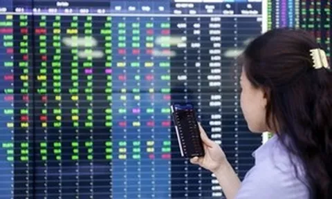 VN-Index bật tăng trở lại