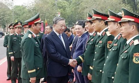 Xây dựng Lực lượng Vũ trang Quân khu 1 vững mạnh toàn diện