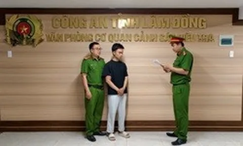 Bắt khẩn cấp, khám xét nơi ở của nhân viên ngân hàng Ngô Anh Tuấn SN 1999