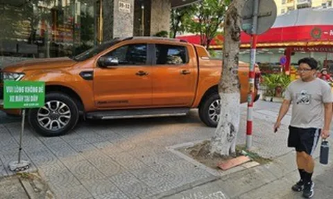 Đà Nẵng: Xe dịch vụ “chiếm” vỉa hè phố du lịch