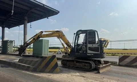 Cận cảnh tháo dỡ 2 trạm phí "bỏ hoang" trên Quốc lộ 51 sau nhiều năm tranh cãi