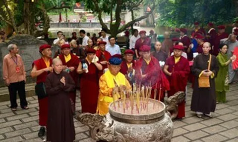 Đức Gyalwang Drukpa lần đầu thăm Đền Hùng