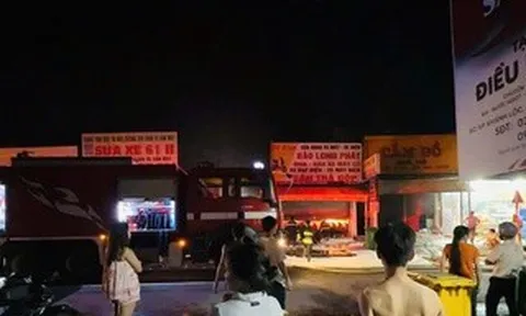 Cháy cửa hàng xe máy ở TPHCM, công an đang phong tỏa hiện trường