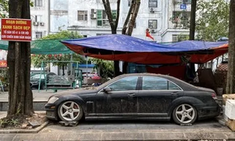 Bất ngờ nguồn gốc chiếc xe hạng sang Mercedes S63 bị "bỏ rơi" 10 năm trên vỉa hè