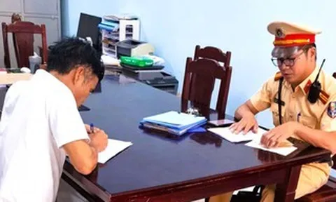 CSGT vào cuộc xử lý tài xế xe bán tải chạy ngược chiều trên Quốc lộ 1A