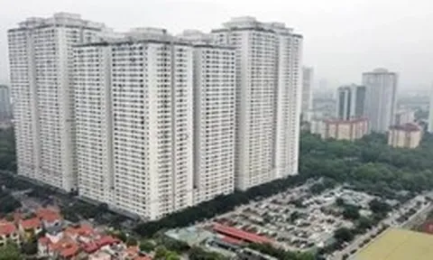 Chung cư đông dân nhất Hà Nội “dậy sóng”