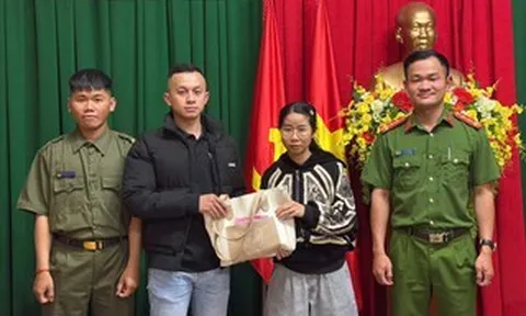 Nhặt được túi xách chứa số tiền lớn, thanh niên ở Đà Lạt  mang nộp công an