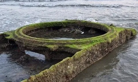 Khoanh vùng “vật lạ” trên bờ biển Quy Nhơn để bảo đảm an toàn