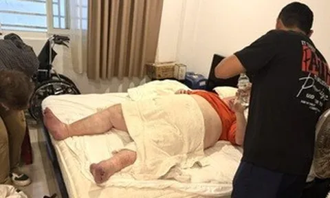 Du khách nặng gần 300 kg mắc kẹt trong nhà vệ sinh ở Đà Nẵng