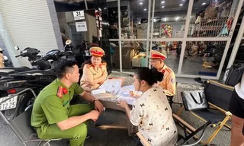 CSGT yêu cầu chủ tiệm sửa xe báo tin tụ tập, đua xe