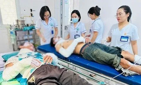 Dùng bình ga thui thịt chó, 2 người bỏng nặng