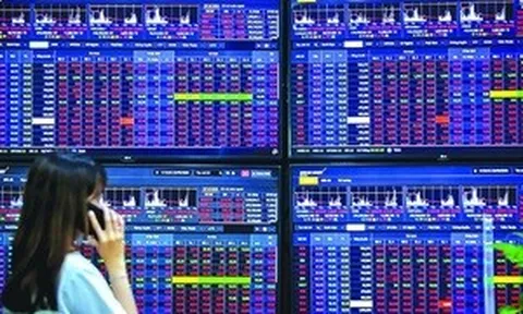 Chứng khoán chỉ giao dịch 2 phiên trong tuần này, nhà đầu tư nên làm gì?