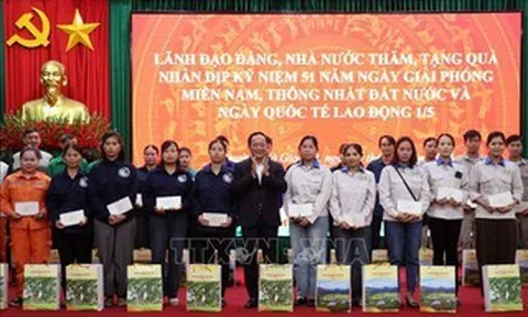 Trưởng Ban Tuyên giáo và Dân vận Trung ương Trịnh Văn Quyết tiếp xúc cử tri tại Tuyên Quang
