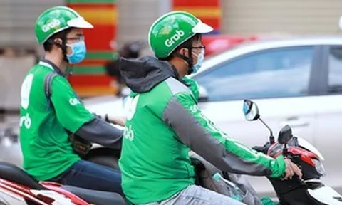Hà Nội dự kiến siết phạm vi xe ôm, shipper chạy xe xăng