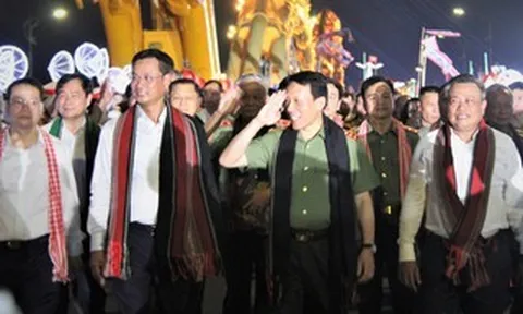 Mãn nhãn gala “Tổ quốc bình yên”, biển người đổ về bên sông Hàn