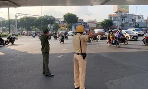 CSGT TPHCM túc trực sáng sớm đến khuya đón người dân quay lại thành phố