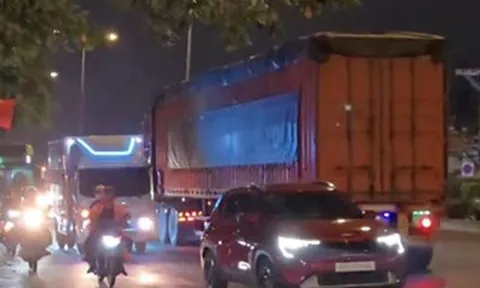 Clip tài xế cả gan chạy xe container ngược chiều trên đường đông ở TPHCM