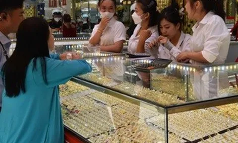 Giá vàng hôm nay 12-5: Bất ngờ bật tăng mạnh