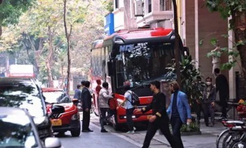 Đề xuất mở rộng phạm vi cấm xe trên 16 chỗ giờ cao điểm tại phường trung tâm Hà Nội