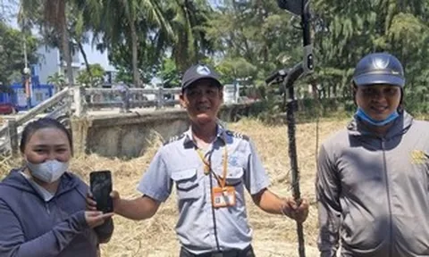 Rà 500m bãi biển tìm điện thoại cho người dân