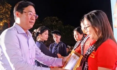 Tuyên dương tập thể, cá nhân điển hình học tập và làm theo tư tưởng, đạo đức, phong cách Hồ Chí Minh