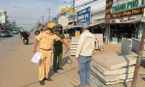 Ban Giao thông TPHCM bị phạt vì để vật liệu, đất đá cản trở giao thông