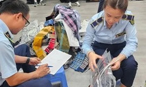 Một công ty bị phát hiện kinh doanh gần 2.000 sản phẩm thời trang nghi hàng hiệu giả