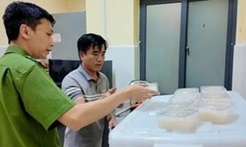 Đột kích xưởng sản xuất, công an phát hiện gần 11.000 hũ yến sào giả chuẩn bị tung ra thị trường