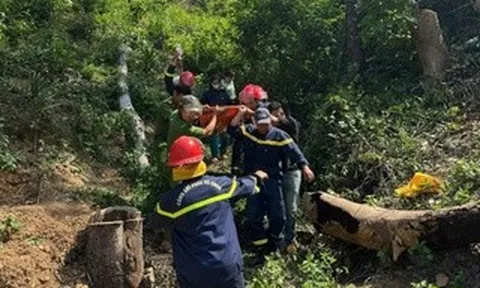 Nhóm học sinh rủ nhau "đi phượt" bằng xe đạp, 2 xe lao xuống vực sâu 50 mét