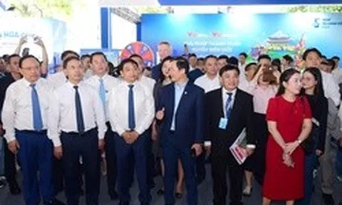 Gian hàng của SACOMBANK thu hút khách quốc tế tại Lễ hội tài chính số 2026