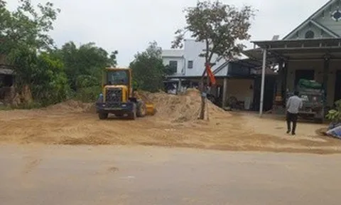 Một phường ở Huế có 20 bãi tập kết cát, sỏi trái phép, sẽ xử lý ra sao?
