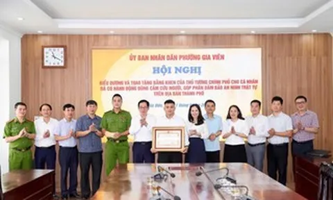 Thủ tướng tặng Bằng khen cho thanh niên dùng bình cứu hoả ngăn đối tượng đâm người giữa phố