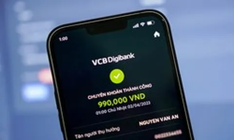 Nhận đơn hàng vận chuyển tiền công 5 triệu đồng, người đàn ông chuẩn bị chuyển 136,8 triệu đồng thì "quay xe" đi công an trình báo