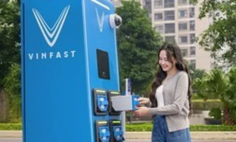 Công ty của tỷ phú Phạm Nhật Vượng bắt tay Điện lực Hà Nội triển khai 10.000 tủ đổi pin