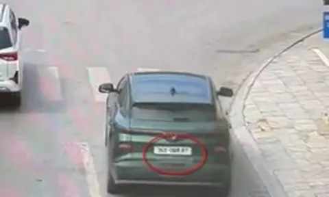 Tài xế dùng băng keo che biển số xe để né phạt nguội