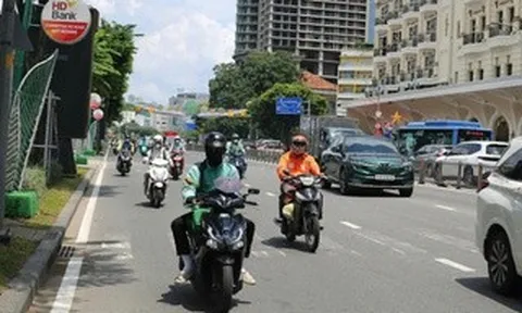 Giữa mùa mưa, nắng nóng bao trùm cả nước